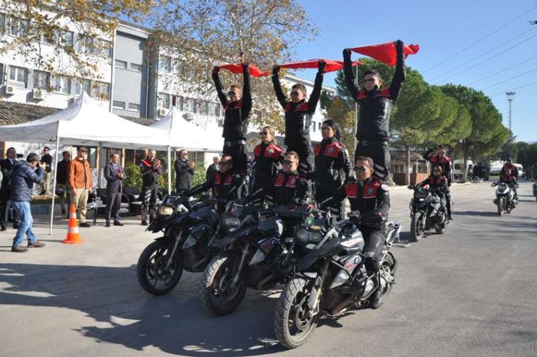 Kadın polislerimiz hayran bıraktı! Şehidimizin motoru... 2