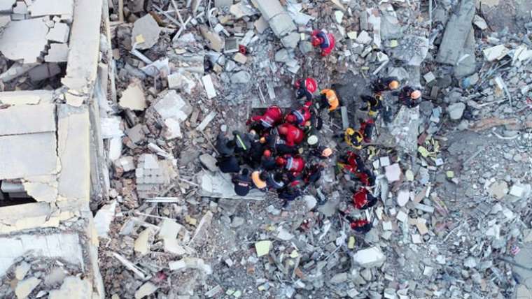 Elazığ'da gün ağardı! İşte Elazığ depreminden fotoğraflar... 1