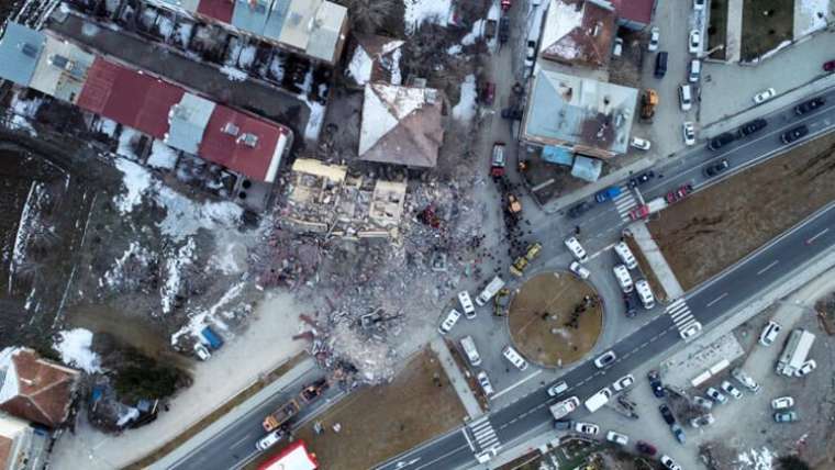 Elazığ'da gün ağardı! İşte Elazığ depreminden fotoğraflar... 3