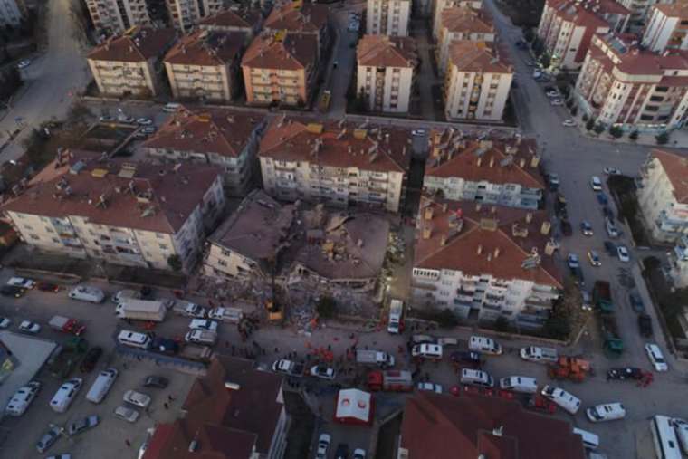 Elazığ'da gün ağardı! İşte Elazığ depreminden fotoğraflar... 2