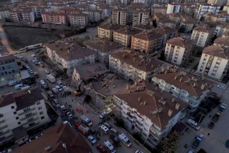 Elazığ'da gün ağardı! İşte Elazığ depreminden fotoğraflar... 4