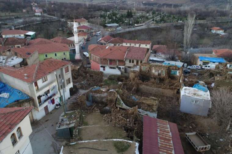 Elazığ'da gün ağardı! İşte Elazığ depreminden fotoğraflar... 6