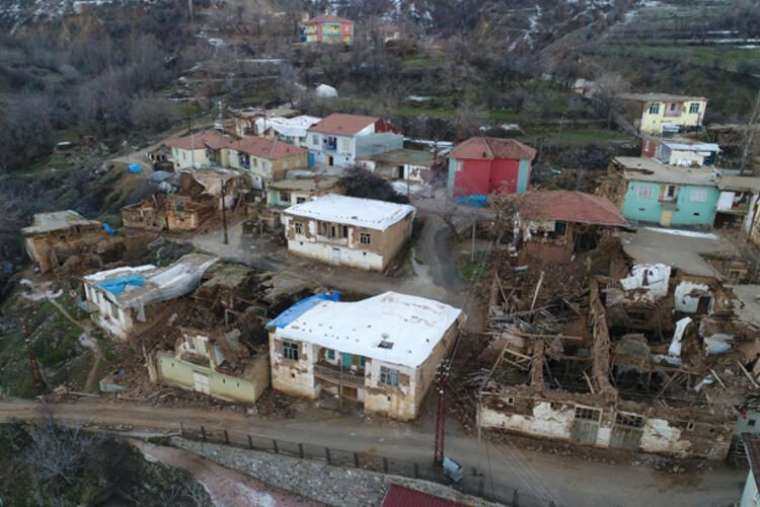 Elazığ'da gün ağardı! İşte Elazığ depreminden fotoğraflar... 9