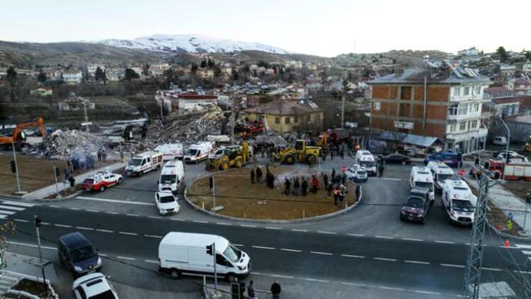 Elazığ'da gün ağardı! İşte Elazığ depreminden fotoğraflar... 16