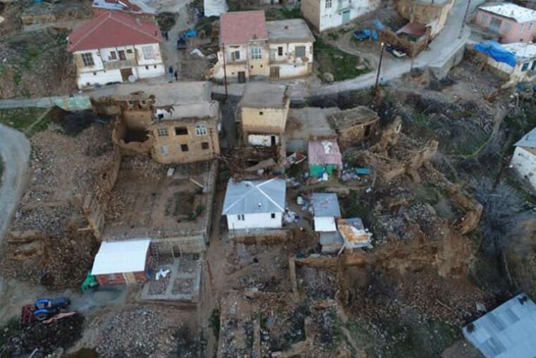 Elazığ'da gün ağardı! İşte Elazığ depreminden fotoğraflar... 17