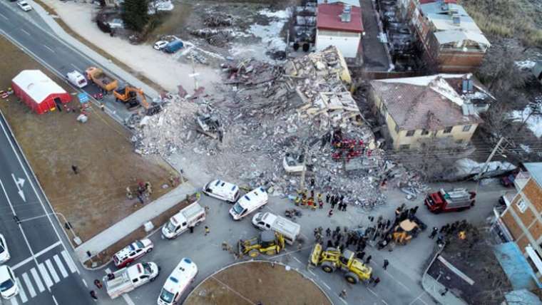 Elazığ'da gün ağardı! İşte Elazığ depreminden fotoğraflar... 18