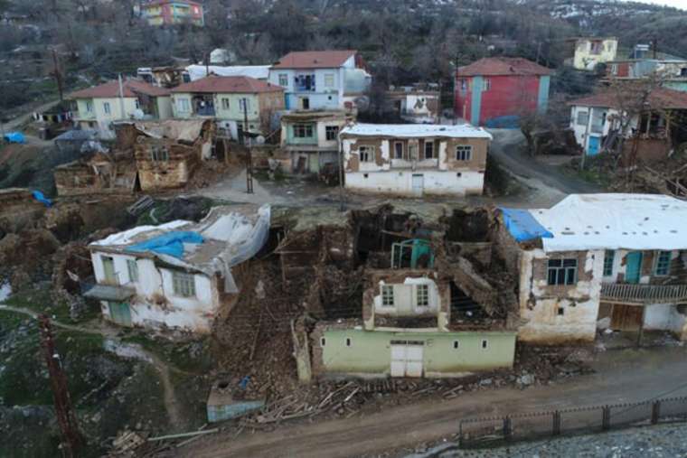 Elazığ'da gün ağardı! İşte Elazığ depreminden fotoğraflar... 19