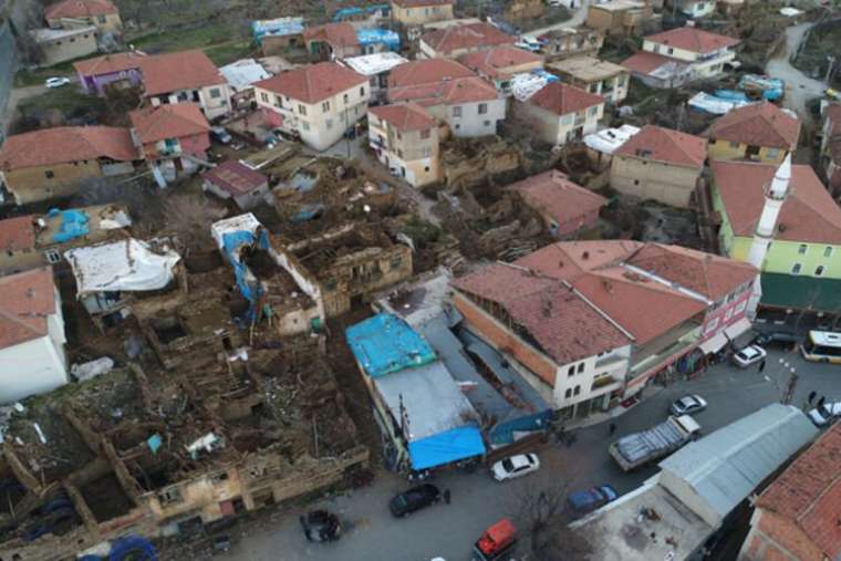 Elazığ'da gün ağardı! İşte Elazığ depreminden fotoğraflar... 23