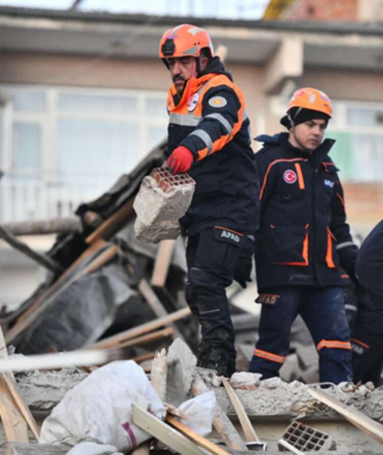 Elazığ'da gün ağardı! İşte Elazığ depreminden fotoğraflar... 25