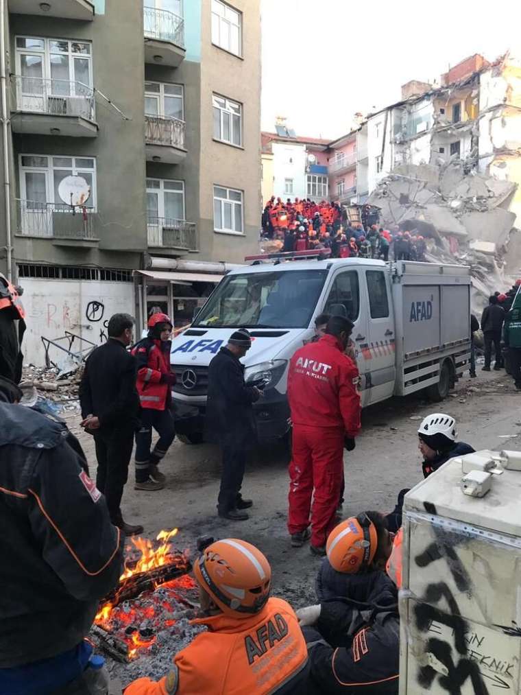 Elazığ'da gün ağardı! İşte Elazığ depreminden fotoğraflar... 34