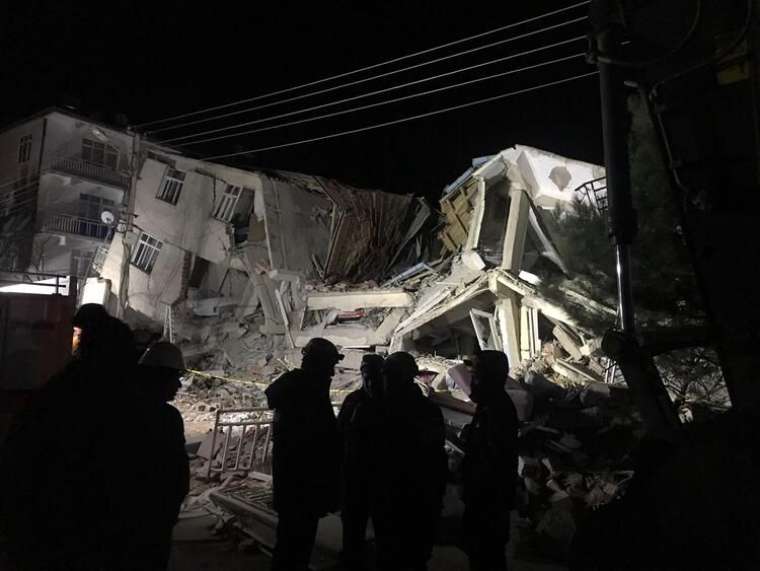 Elazığ'da gün ağardı! İşte Elazığ depreminden fotoğraflar... 36