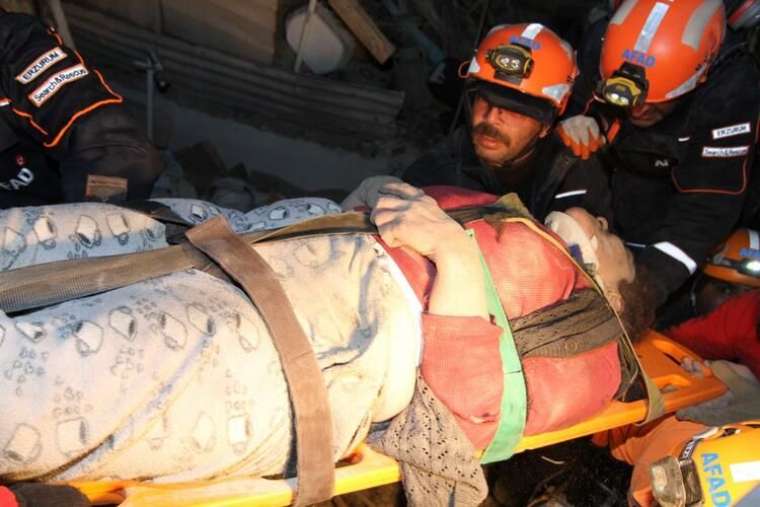 Elazığ'da gün ağardı! İşte Elazığ depreminden fotoğraflar... 38