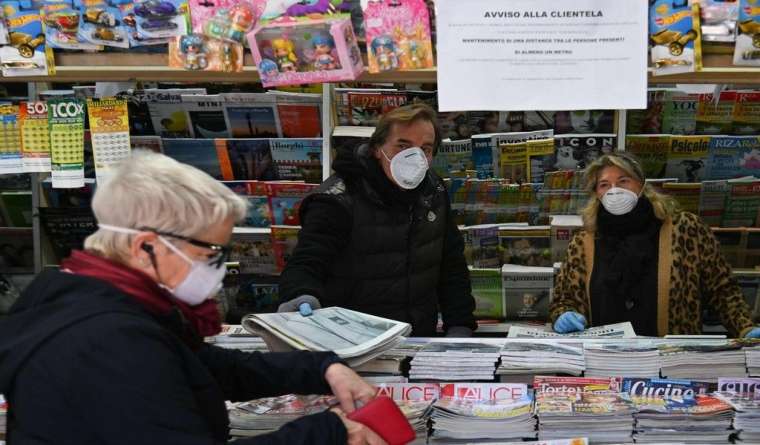 İtalya'da karantina ağırlaşıyor! Yerlere işaret çiziyorlar 26