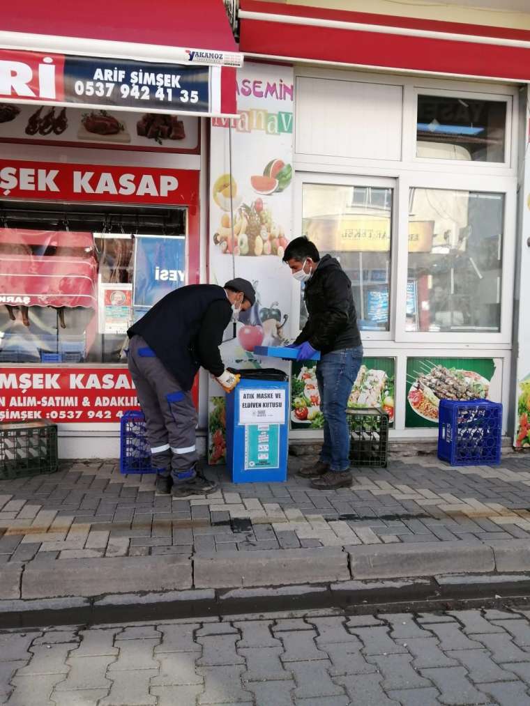 Sarız'da maske ve eldiven atıkları için özel kutu 9