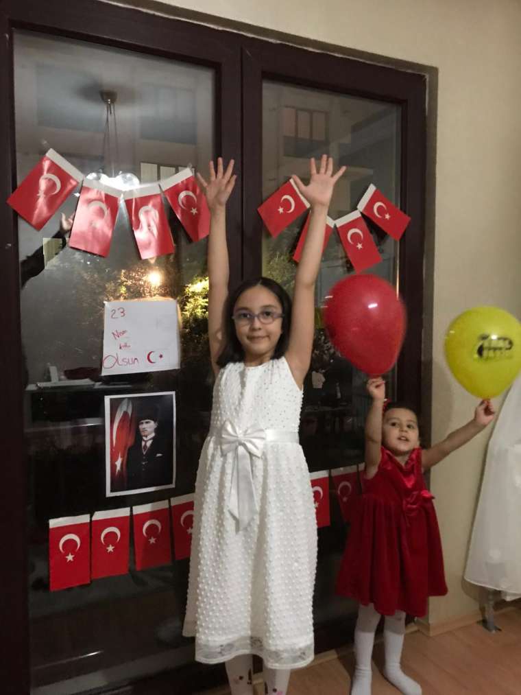 23 Nisan coşkusu evlerde yaşandı 3