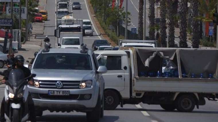 Tedirgin eden görüntü! Araçlar giriş yaptı 5