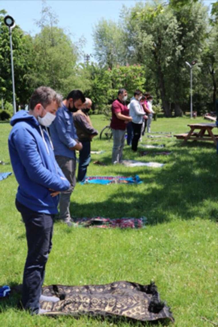 Cuma namazı böyle kılındı 15