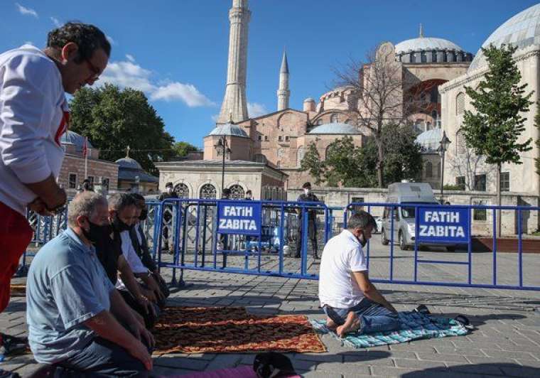 Tarihi Ayasofya kararı sonrası çılgına döndüler 14