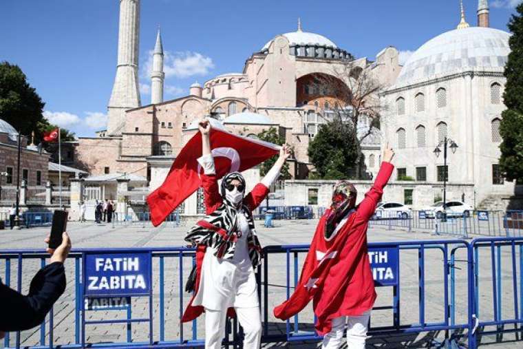 Tarihi Ayasofya kararı sonrası çılgına döndüler 6