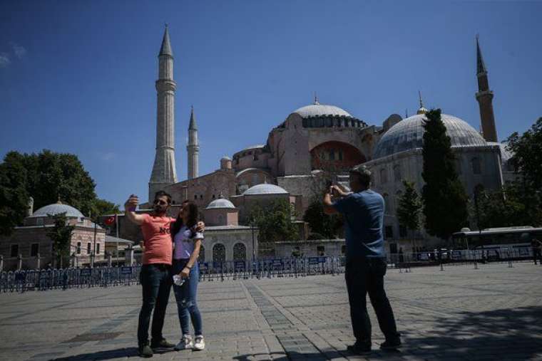 Tarihi Ayasofya kararı sonrası çılgına döndüler 1