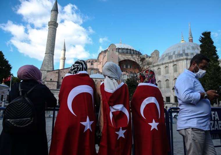 Tarihi Ayasofya kararı sonrası çılgına döndüler 8