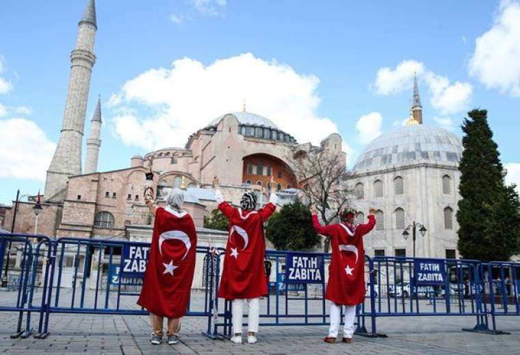 Tarihi Ayasofya kararı sonrası çılgına döndüler 4