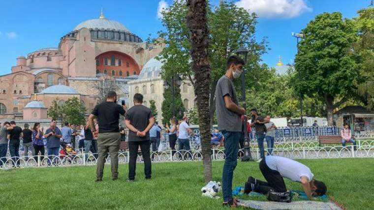 Tarihi Ayasofya kararı sonrası çılgına döndüler 5