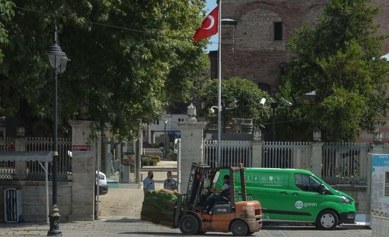 Ayasofya'da ilk namaz için hazırlıklar sürüyor 1