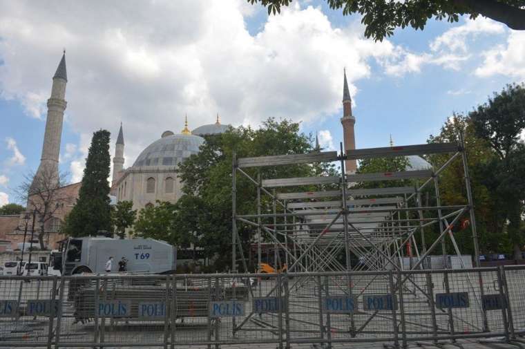 Ayasofya'da ilk namaz için hazırlıklar sürüyor 4