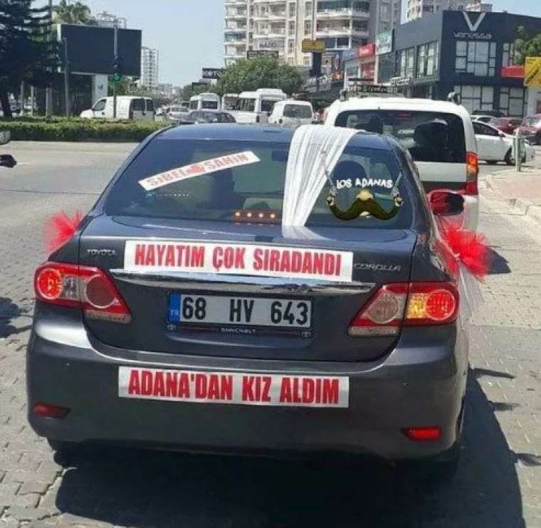 Gelin arabasının arkasındaki yazıyı okuyanlar kahkaha attı 5