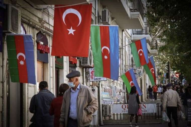 Bakü'de Azerbaycan ve Türk bayrağı şöleni 11