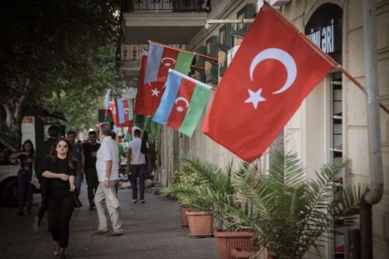 Bakü'de Azerbaycan ve Türk bayrağı şöleni 23