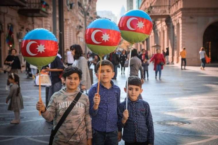 Bakü'de Azerbaycan ve Türk bayrağı şöleni 8