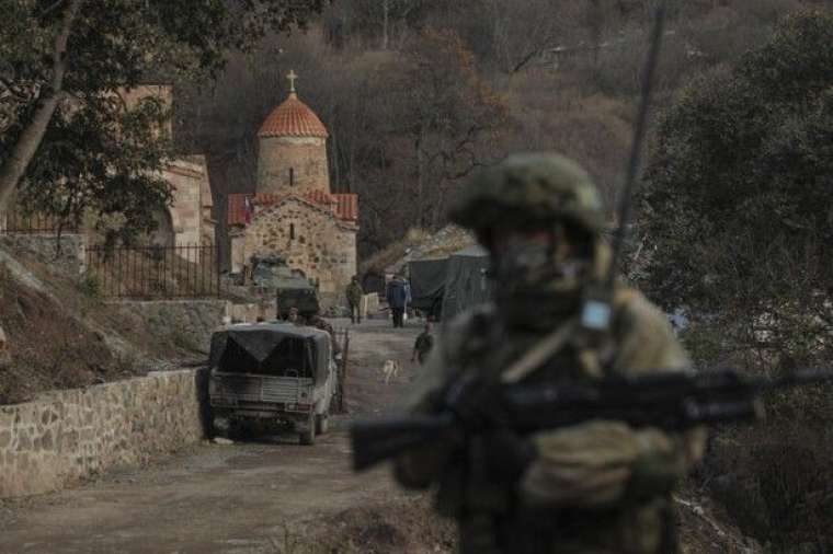 Dağlık Karabağ'da tanklar yan yana dizildi! 3