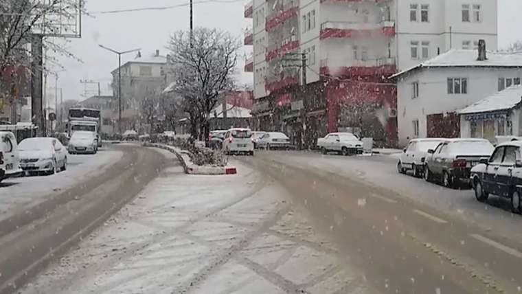 O ilimizde lapa lapa kar yağdı 1