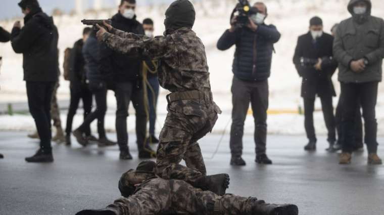 Özel harekâtçı kadınlar nefes kesti 42