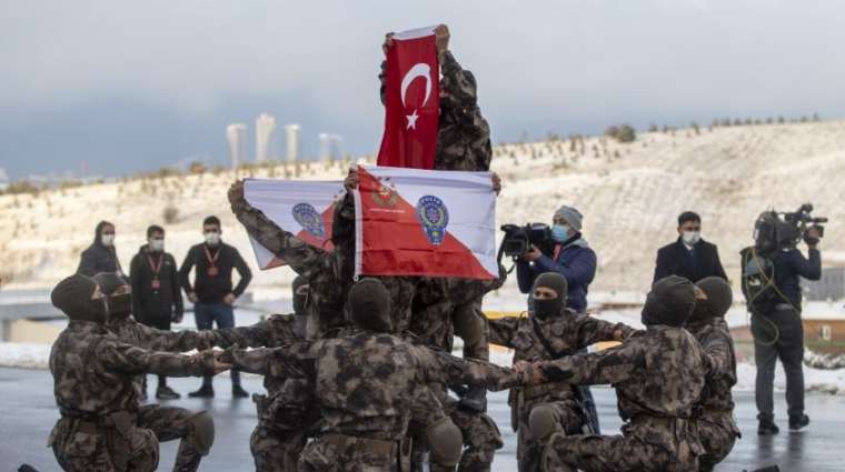 Özel harekâtçı kadınlar nefes kesti 43