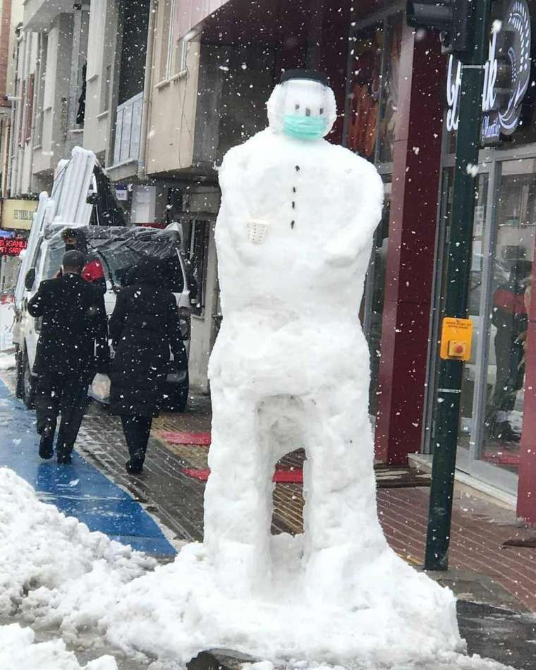 Yağış etkili oldu! Kardan adamlar görenleri gülümsetti... 1