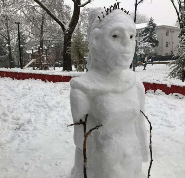 Yağış etkili oldu! Kardan adamlar görenleri gülümsetti... 24