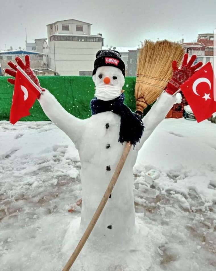 Yağış etkili oldu! Kardan adamlar görenleri gülümsetti... 6