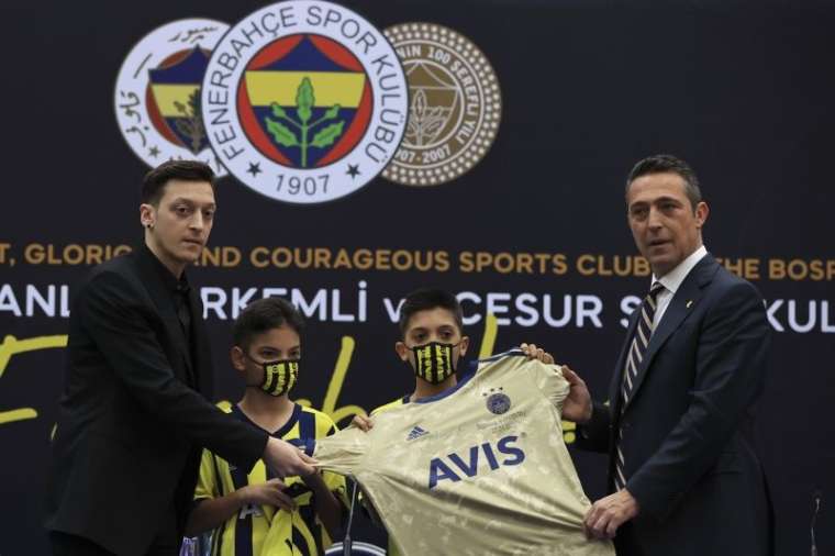 Mesut Özil'in imzası Avrupa'yı salladı! 5