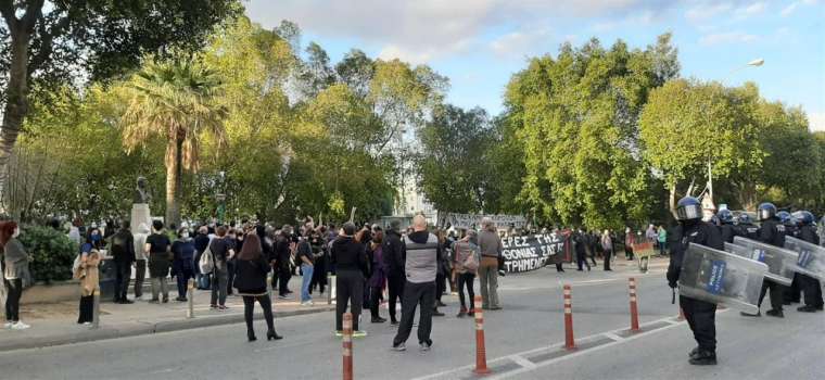 Güney Kıbrıs'ta ortalık karıştı! Halk sokağa döküldü 3