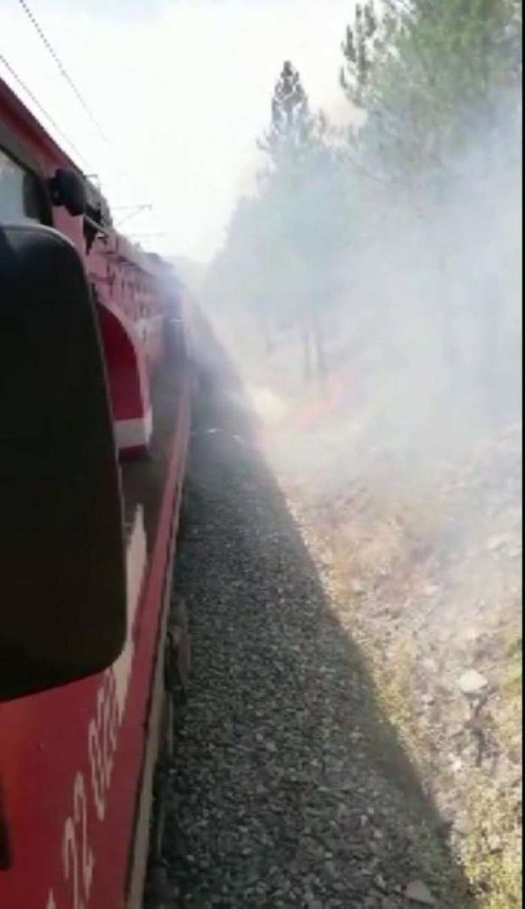 Makinist treni durdurup yangını söndürmeye koştu 2