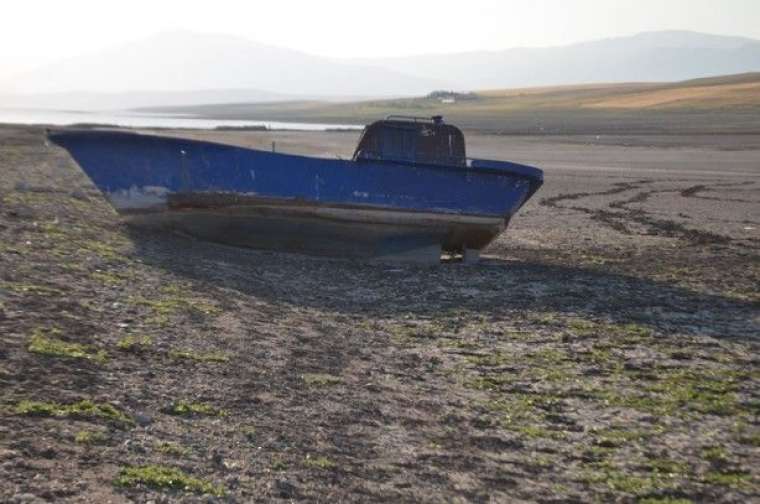 Sular çekildi, eski yapılar ortaya çıktı 2