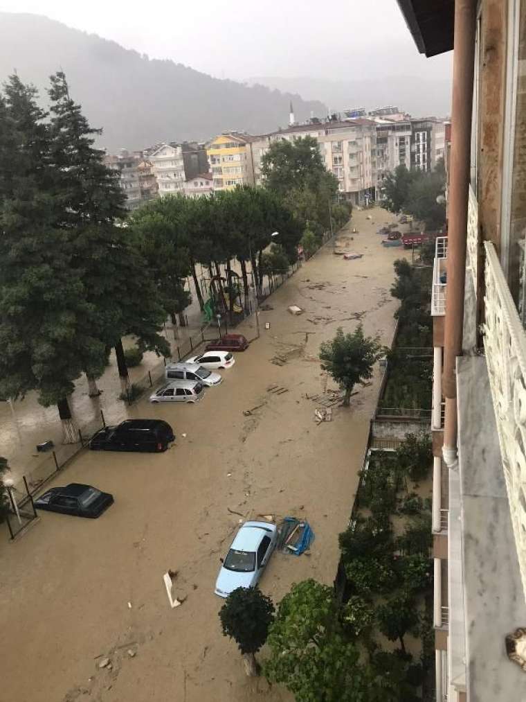 Sel felaketinin etkisi gün ağarınca ortaya çıktı! Korkunç görüntüler 15