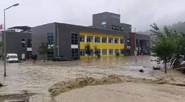 Sel felaketinin etkisi gün ağarınca ortaya çıktı! Korkunç görüntüler 18