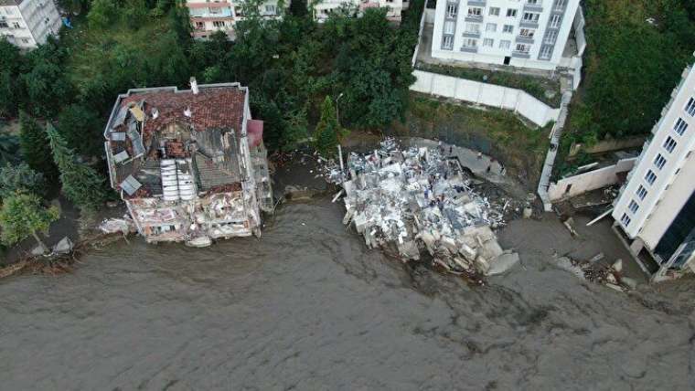 Sel felaketinin etkisi gün ağarınca ortaya çıktı! Korkunç görüntüler 23