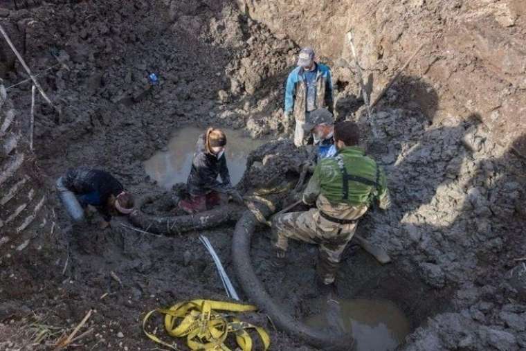 İçme suyu hattından çıktı! Tam 9 metre 8