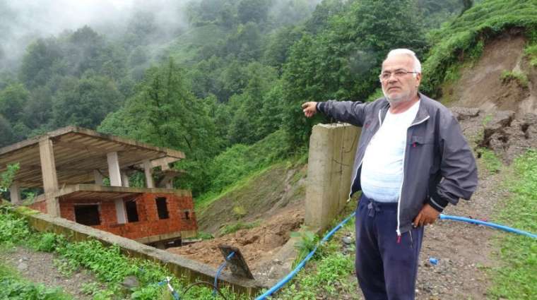 Rize’de 3 katlı bina heyelanda sürüklendi 15