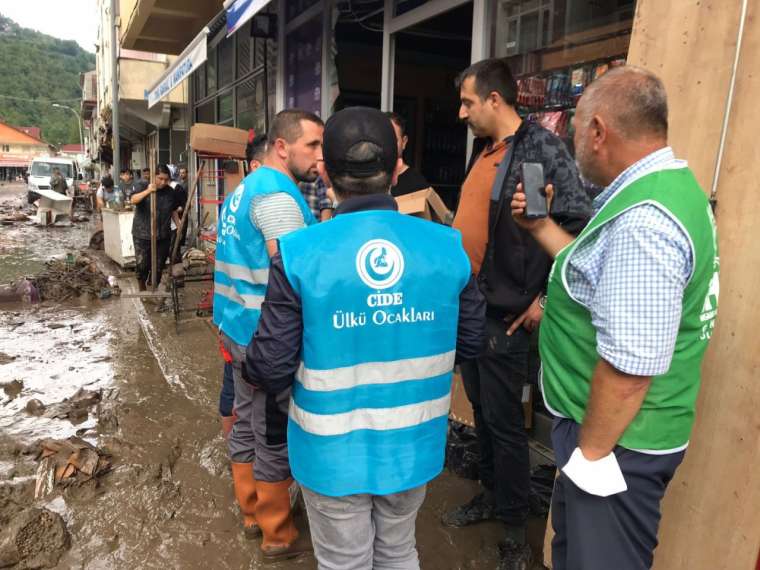 Ülkü Ocakları sel bölgesinde yardım çalışmalarını sürdürüyor 2